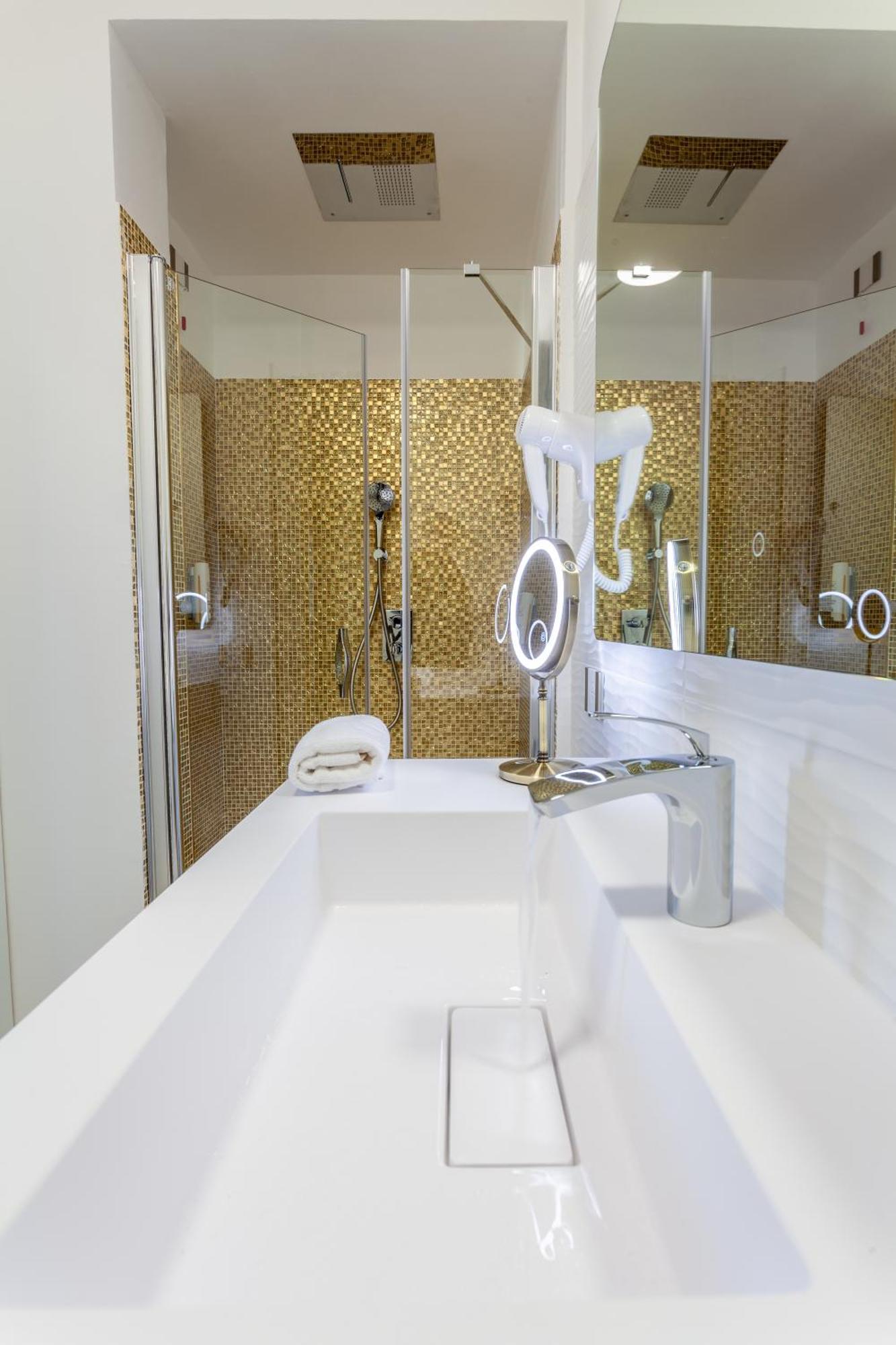 Glorian Hotel Пула Екстериор снимка